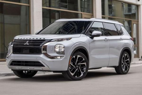 Giá xe Mitsubishi Outlander tháng [month_year type=